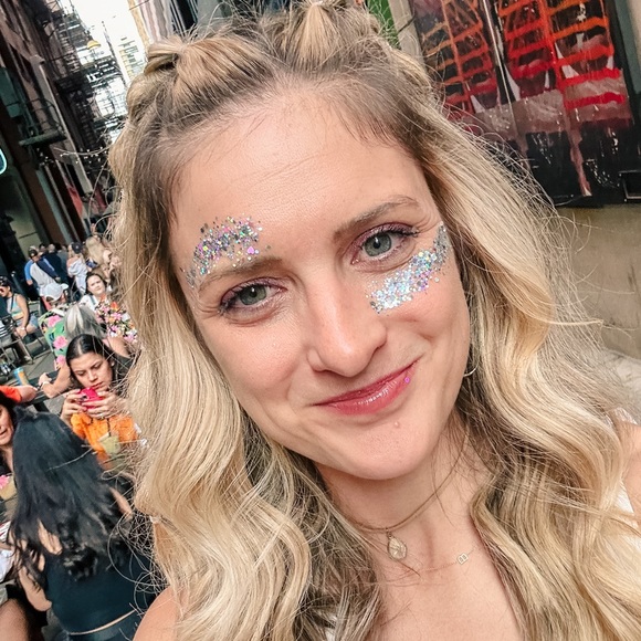 Meet your Posher, Kim! - Picture 4 of 5